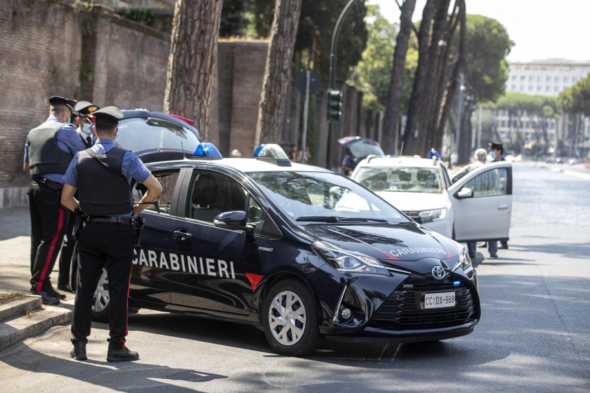 Assisi, nascondono armi nella macchina e scatta l’inseguimento con i carabinieri: ecco cosa è successo