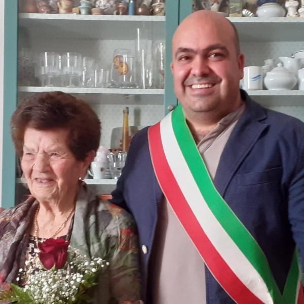 Terni, la signora Maria Maestri spegne cento candeline. Gli auguri dell’amministrazione comunale