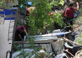 Incidente a Cannara, auto finisce fuori strada: ferite tre persone