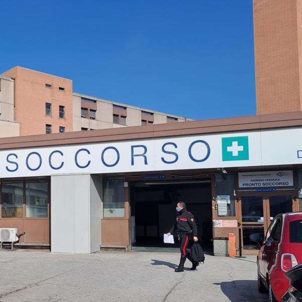 Tragedia a Perugia, paziente cade da una finestra dell’ospedale: ipotesi suicidio