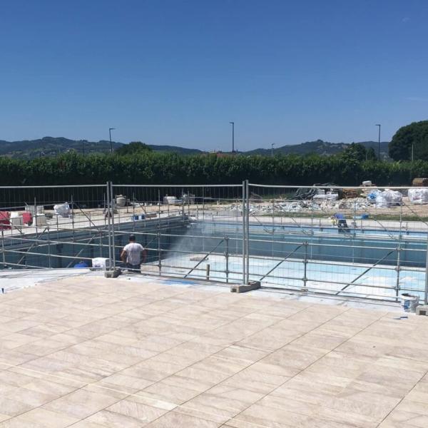 A tappe serrate i lavori di riqualificazione della Piscina Comunale di Gubbio