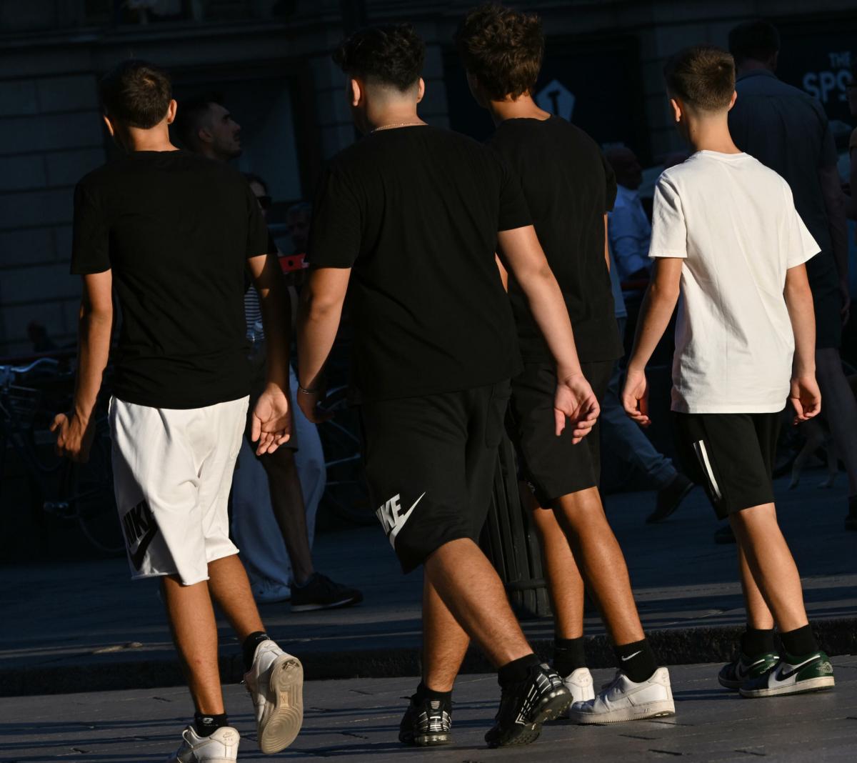 Terni: sasso piomba nell’aula e colpisce studente