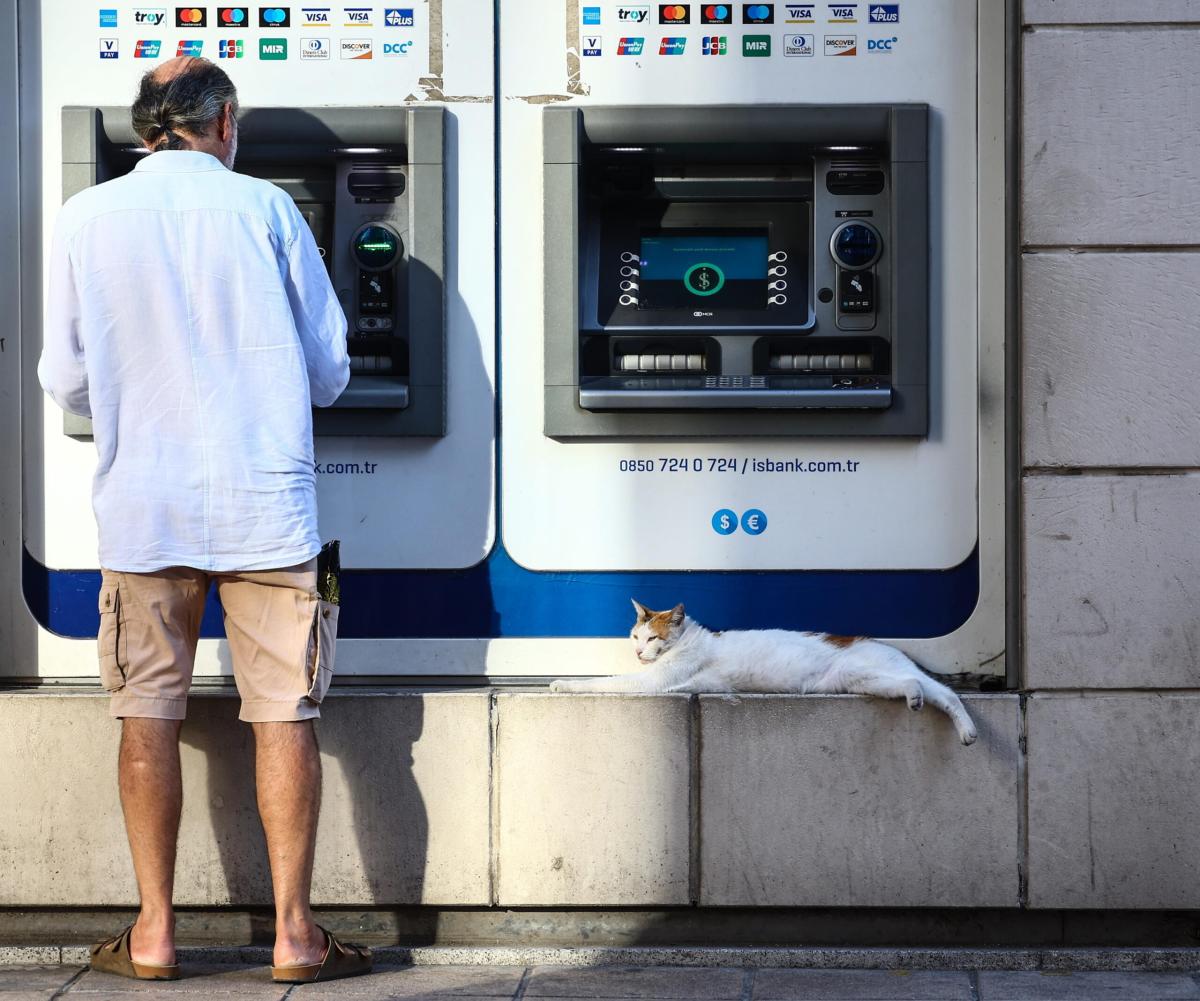 Bancomat fatto esplodere a Perugia: migliaia di euro trafugati dai malviventi