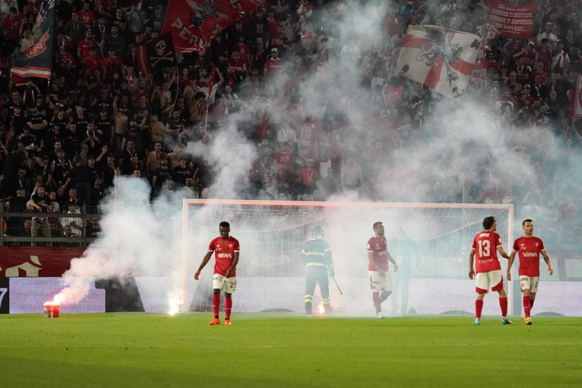 Perugia-Rimini, tifosi con bastoni e catene: emessi tre Daspo