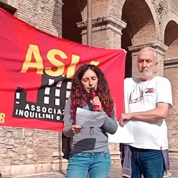 Emergenza abitativa a Terni, manifestazione sotto Palazzo Spada di USB e partiti comunisti