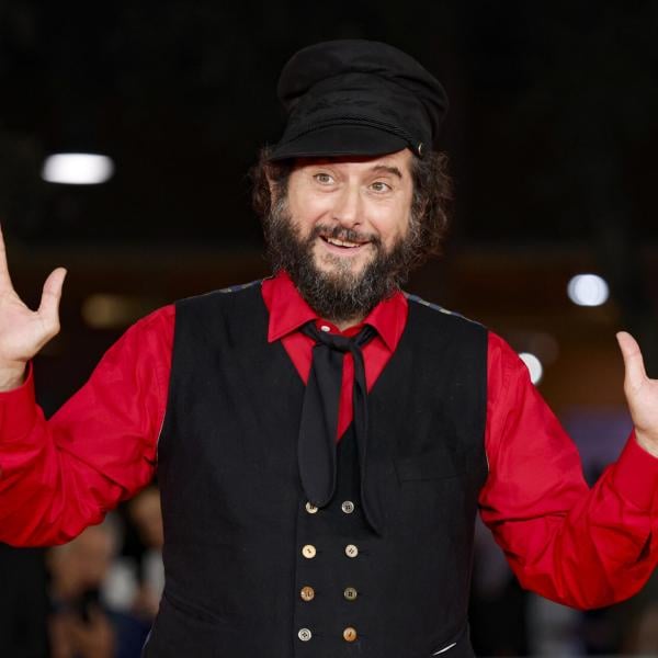 Vinicio Capossela in concerto a Perugia con il nuovo tour “Conciati per le feste”