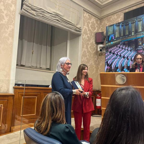 Antonella Catalano dirigente veterinaria dell’Usl Umbria 1 riceve il premio One Health Ambassador