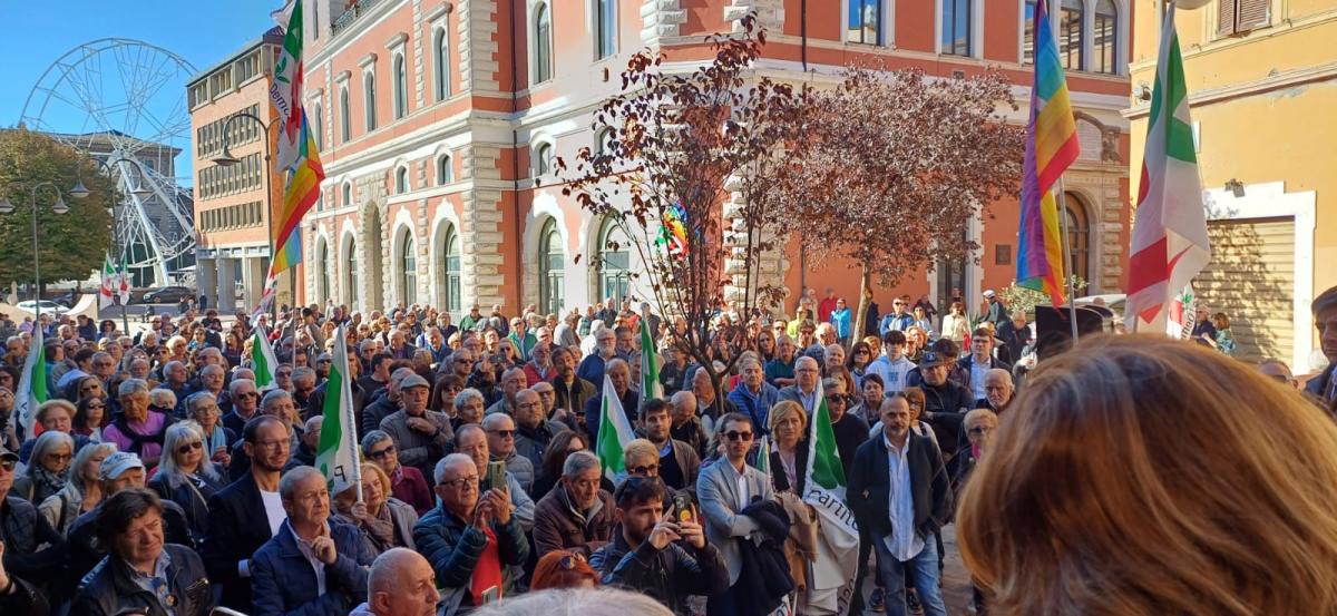 Toh, riecco la piazza. Il presidente PD Bonaccini a Terni a sostegno di Stefania Proietti