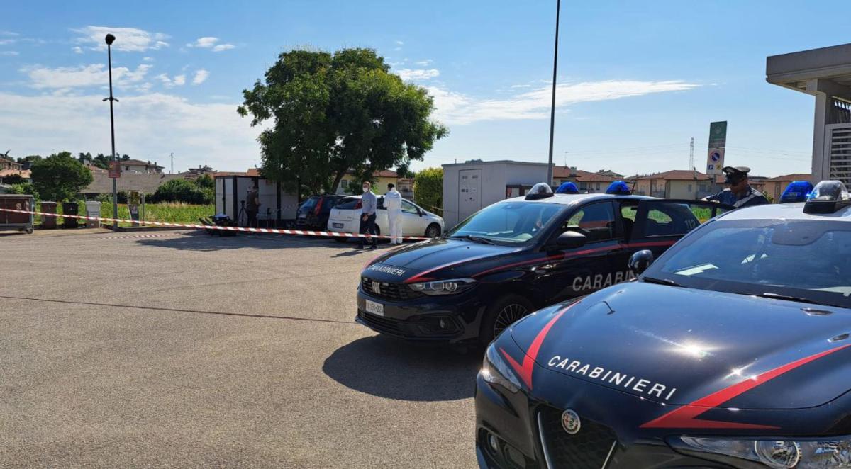 Bambina abbandonata in auto a Foligno, denunciata la madre di 48 anni