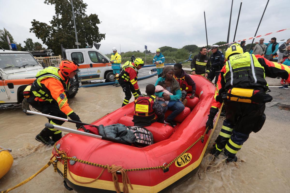 Vigili del Fuoco dell’Umbria in soccorso dell’Emilia Romagna: salvataggi ed evacuazioni a Baricella