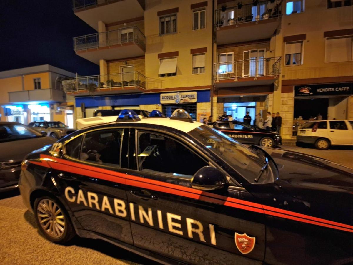 Tuoro sul Trasimeno, accoltella moglie e figlia: arrestato 34enne