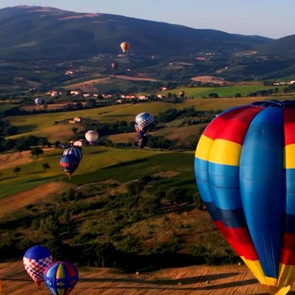 A Gualdo Cattaneo 100 mongolfiere in cielo per l’Italian International Balloon Grand Prix