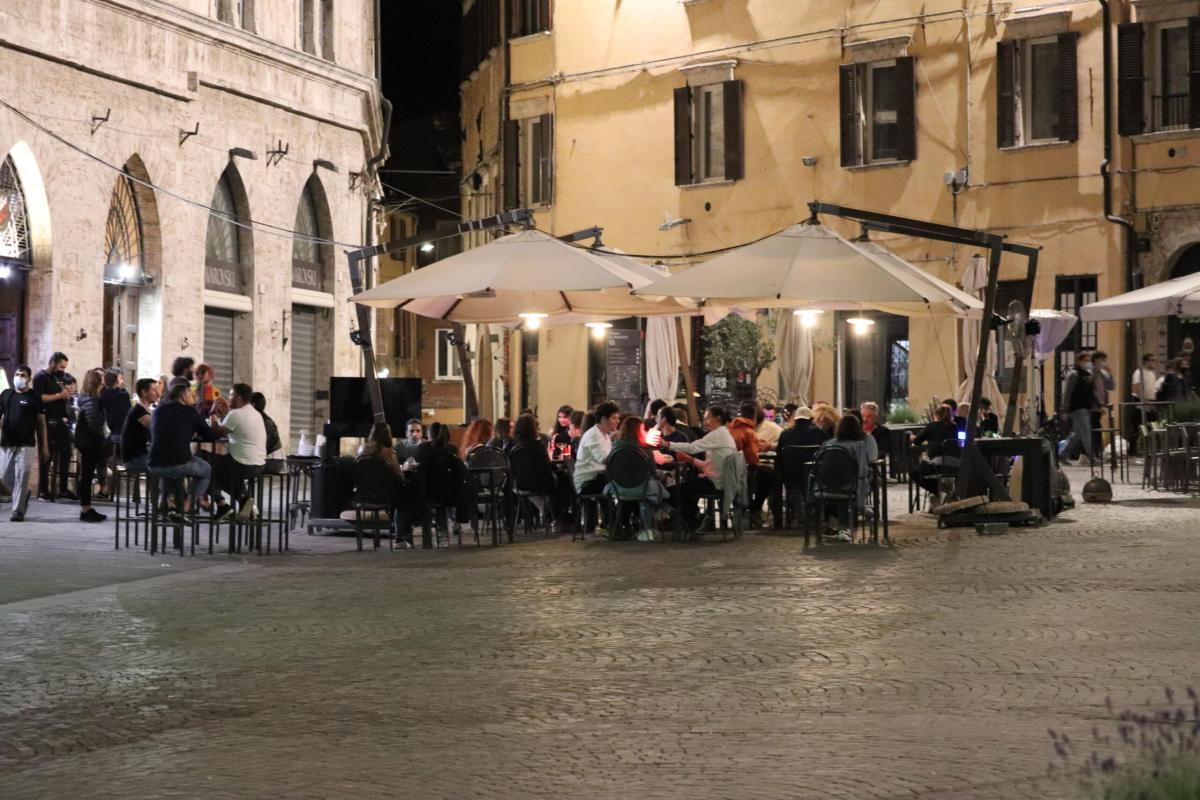 Torta al testo: storia, origini e caratteristiche di una delle pietanze più celebri dell’Umbria