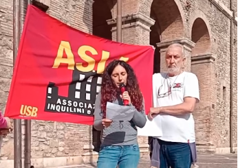 Emergenza abitativa a Terni, manifestazione sotto Palazzo Spada di USB e partiti comunisti