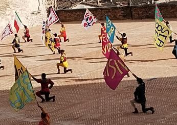 Inaugurata nel pomeriggio la nuova pavimentazione di Piazza Grande a Gubbio. Permangono i dubbi sulla tenuta delle mattonelle