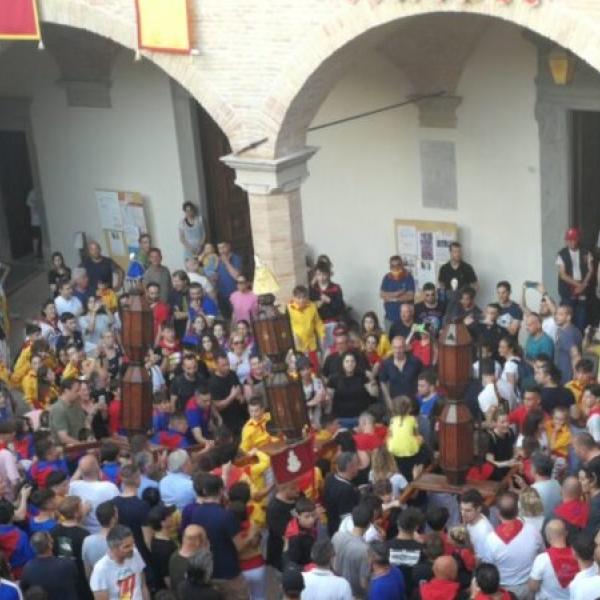 Oggi a Gubbio la Festa dei Ceri Piccoli conclude le celebrazioni ceraiole in onore di Sant’Ubaldo