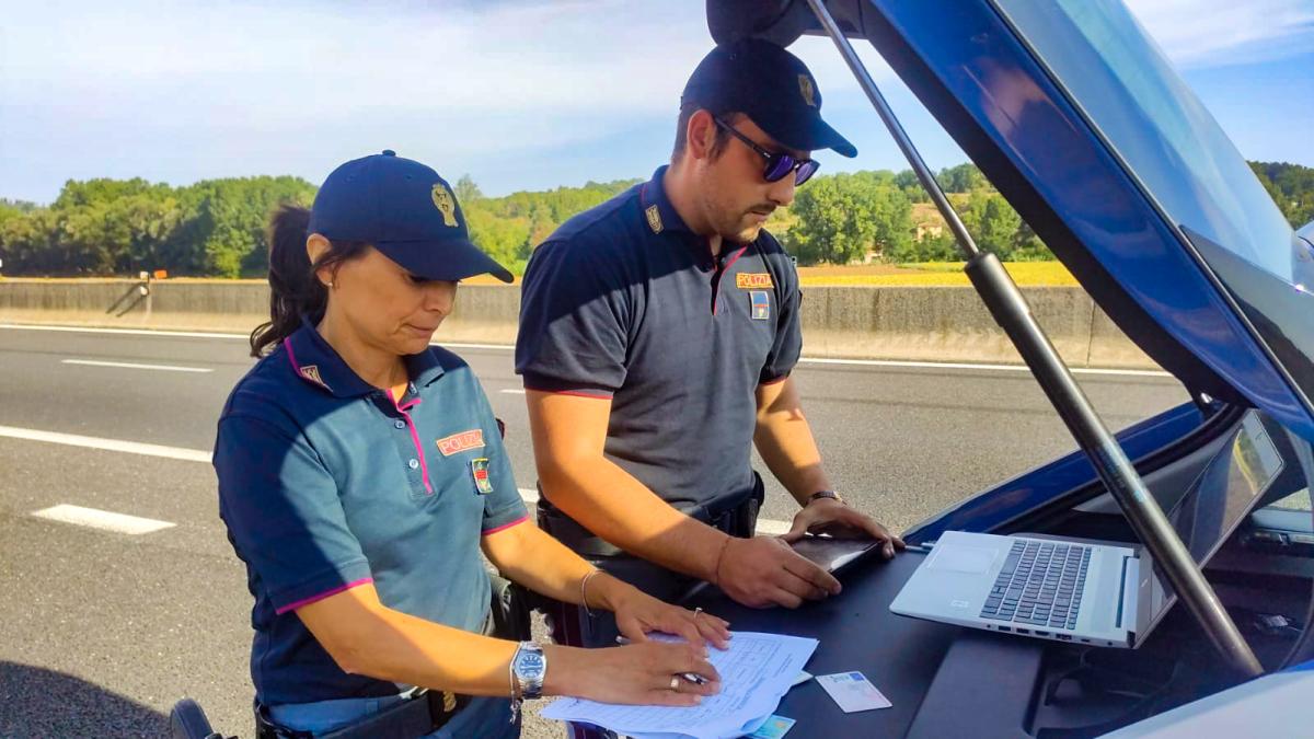 Controesodo, intensificati i controlli della Polizia sull’E45. Quasi 300 multe in una settimana