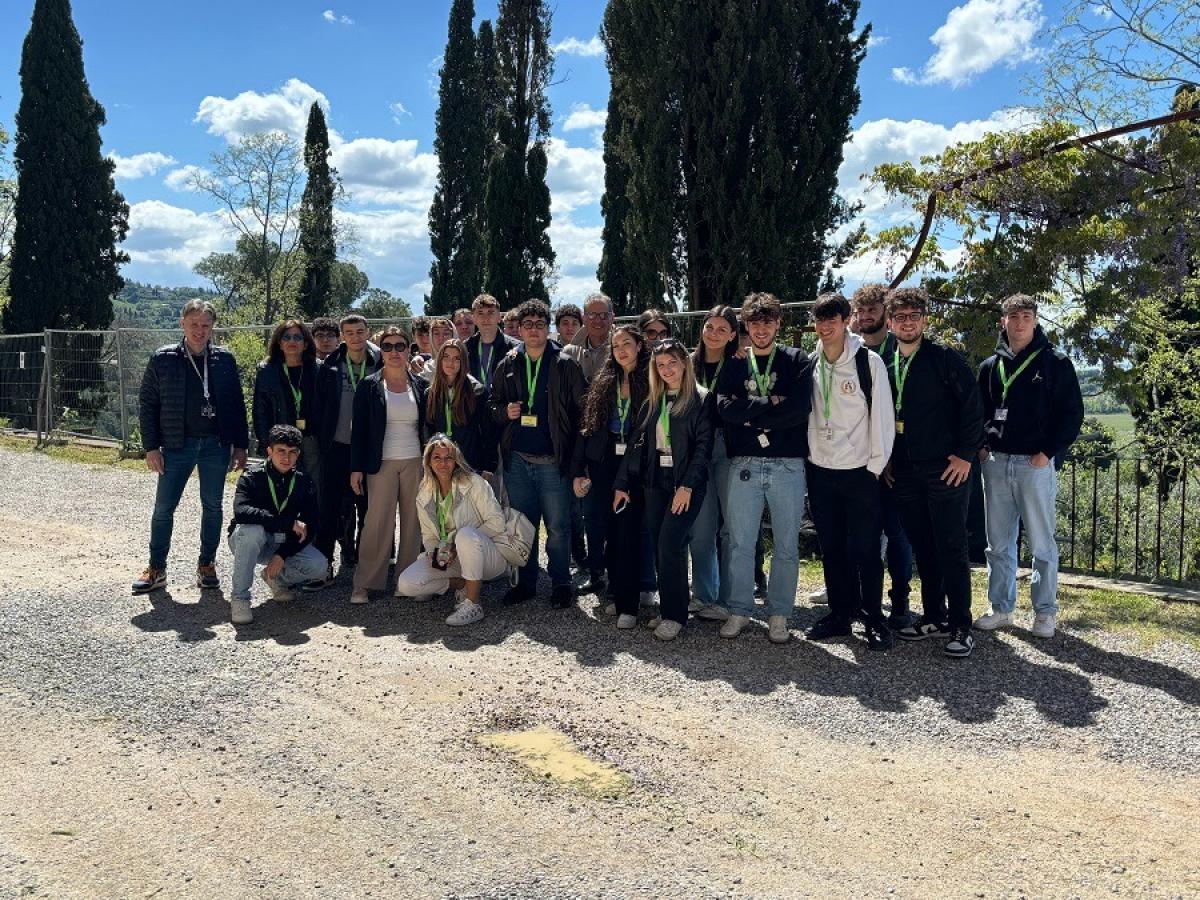 Educazione e sicurezza stradale, il progetto del Rotary Club Perugia Trasimeno per le scuole: visita speciale all’azienda Art Spa di Passignano