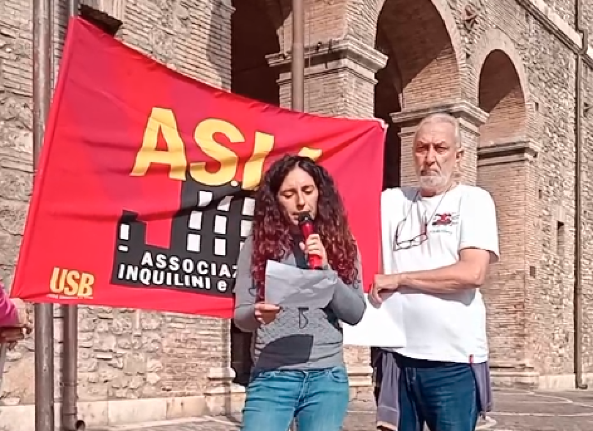 Emergenza abitativa a Terni, manifestazione sotto Palazzo Spada di USB e partiti comunisti