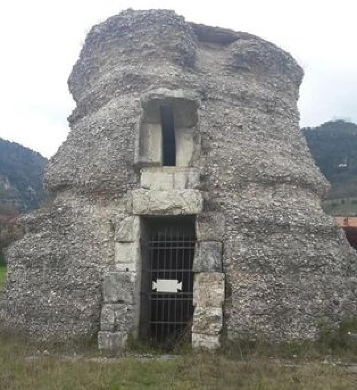 Scoperta una necropoli nei pressi del Mausoleo di Pomponio Grecino a Gubbio