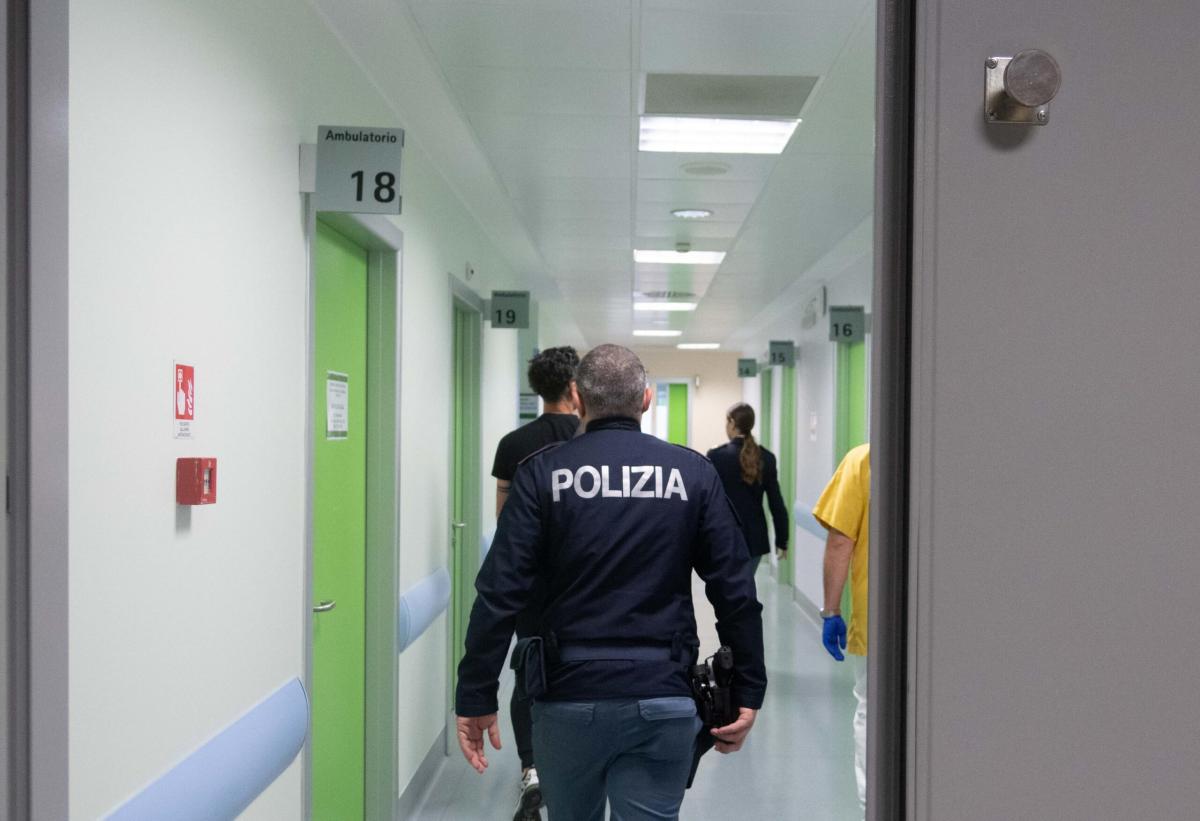 Poliziotto ferito a Assisi. Prisco gli fa visita in ospedale: “Ho voluto esprimere vicinanza dopo la brutale aggressione”