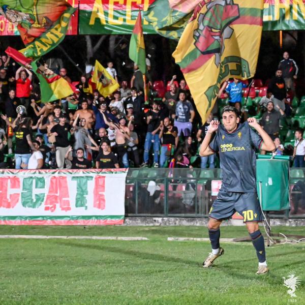 Ternana, tifosi in massa ad Arezzo: polverizzati gli 800 biglietti