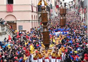 Sale l’entusiasmo a Gubbio nell’attesa della Festa dei Ceri. I nuovi vessilli dei santantoniari