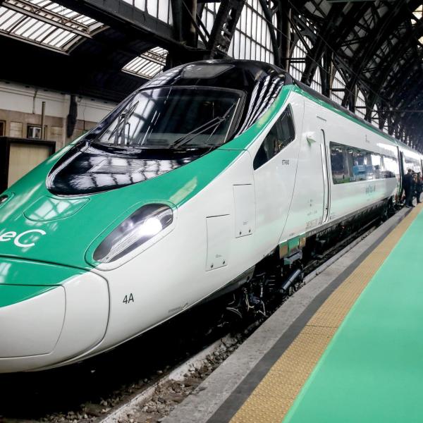 Mobilità green: presentato il nuovo treno monopiano per l’Umbria