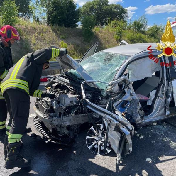 Incidente mortale sulla Statale Flaminia Nuova: perde la vita donna di 57 anni