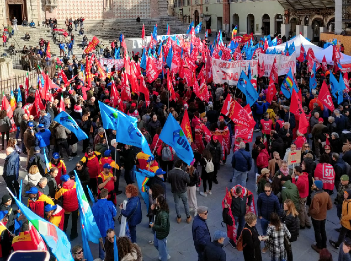 “Adesso basta!”: sciopero generale di Cgil e Uil, manifestazioni nei capoluoghi