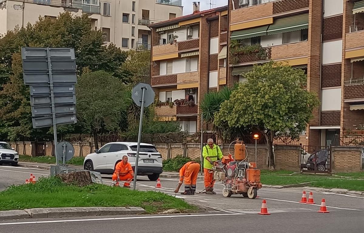 Dopo la macchina tappabuche a Terni arriva l’airspray e si rifà la segnaletica orizzontale