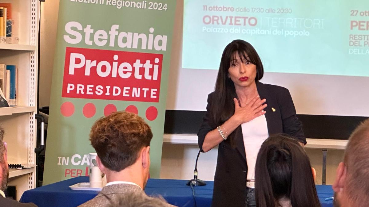 Proietti fa il pompiere dopo lo scacco in Liguria: “Coalizione unita già prima che accettassi”