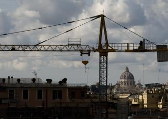 62enne di Città della Pieve si arrampica su una gru per protesta. Deve scontare una pena a cinque anni di carcere