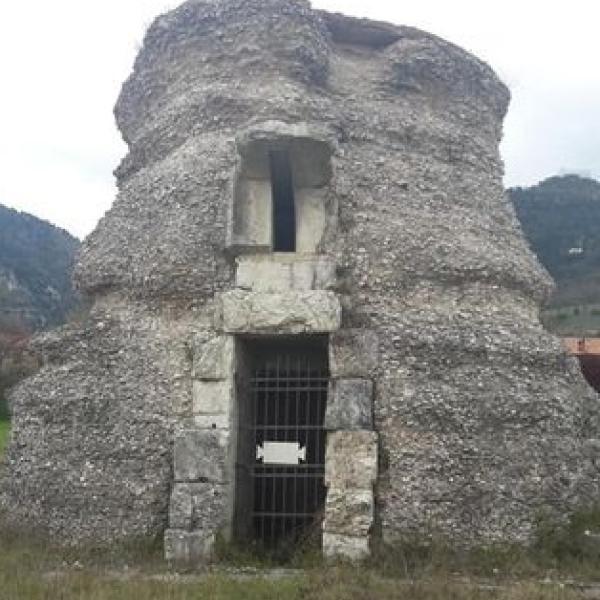 Scoperta una necropoli nei pressi del Mausoleo di Pomponio Grecino a Gubbio