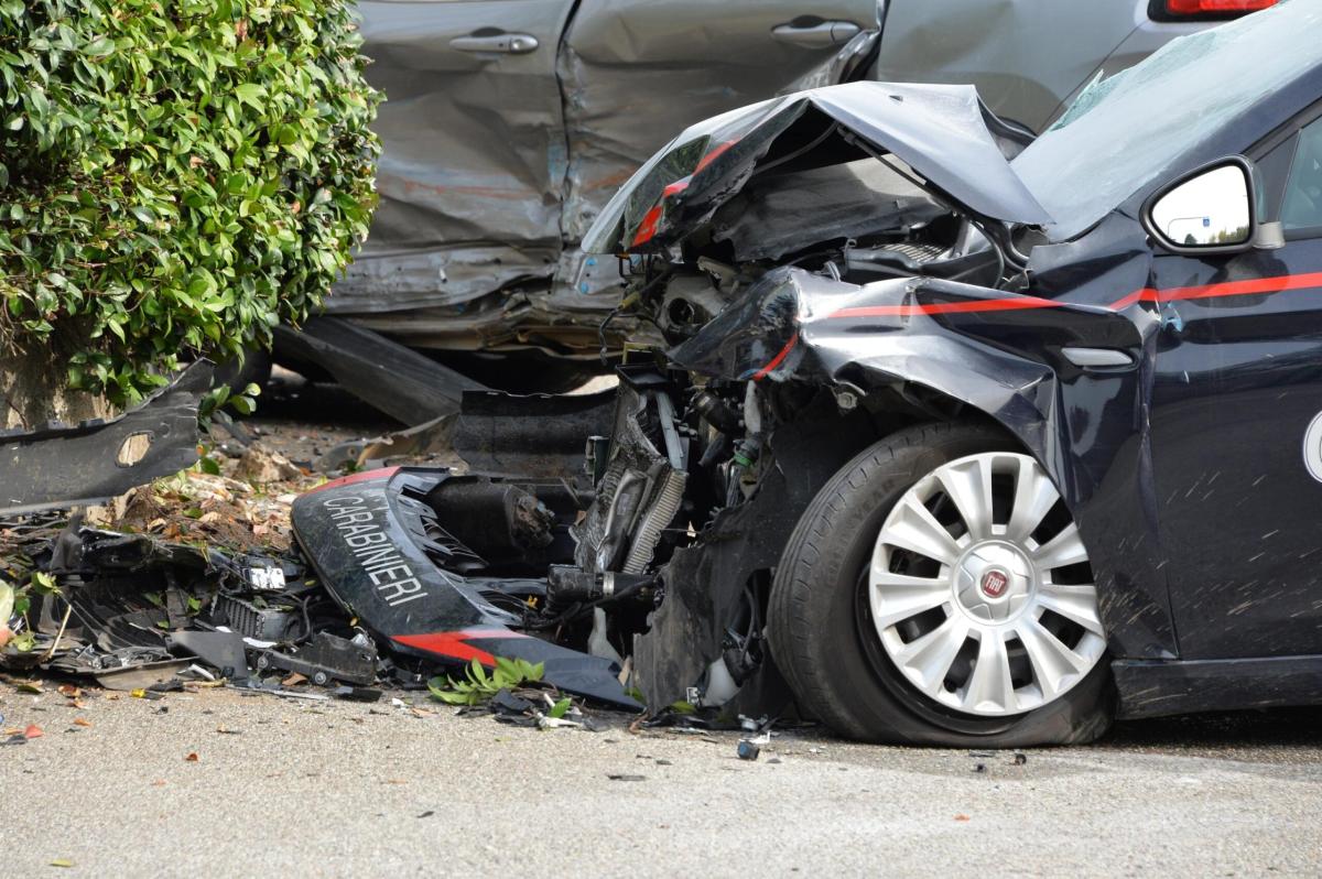 Inseguimento sulla E45: Carabinieri catturano banditi dopo corsa di 145 chilometri. Pattuglia coinvolta in incidente