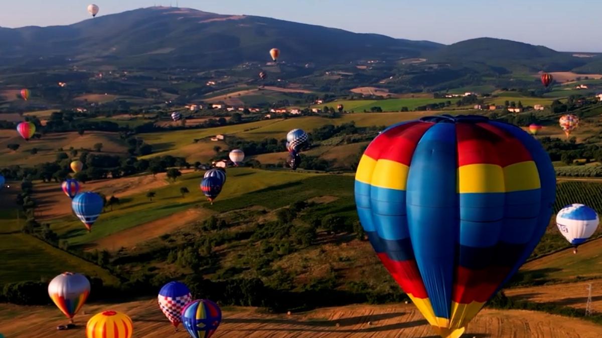 A Gualdo Cattaneo 100 mongolfiere in cielo per l’Italian International Balloon Grand Prix