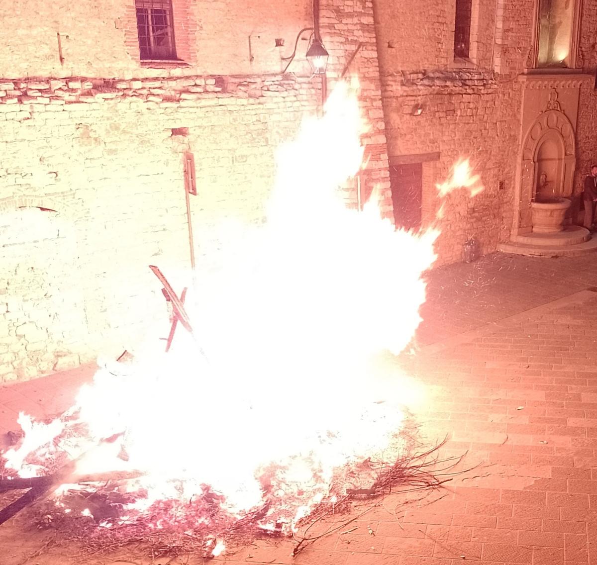 L’antica tradizione dei “focaroni” o fuochi di San Giuseppe a Gubbio