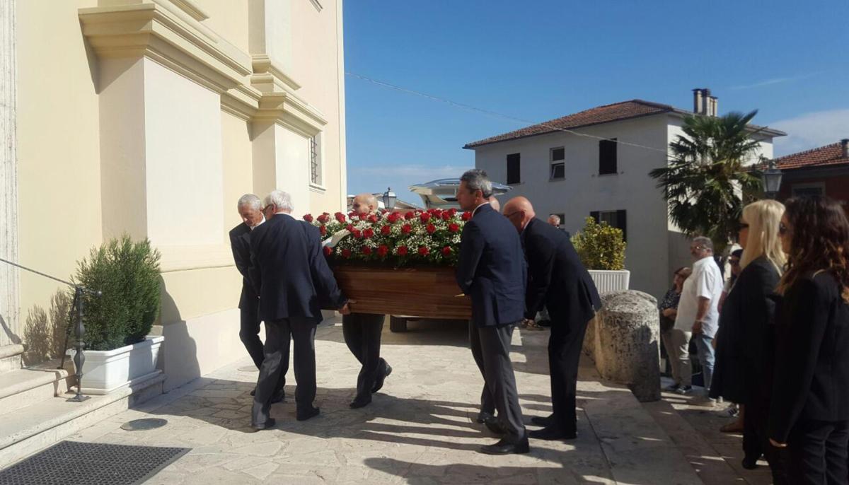 Terni, vittime dell’incendio a Capodanno: i funerali per Anna e Mauro