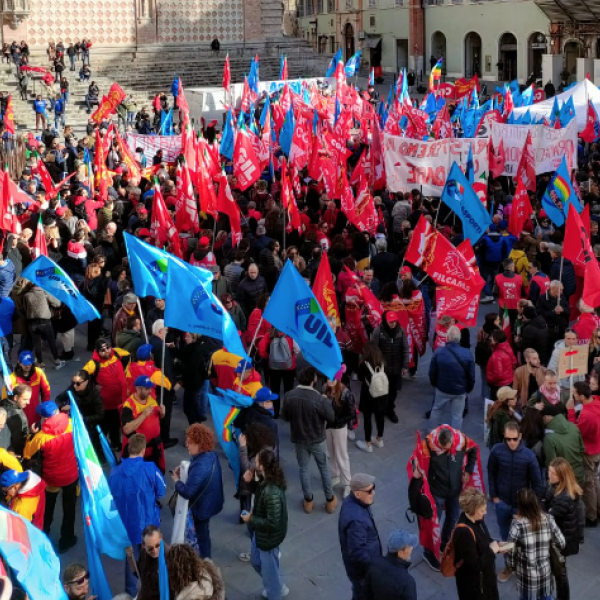 “Adesso basta!”: sciopero generale di Cgil e Uil, manifestazioni nei capoluoghi