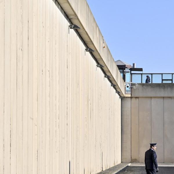 Carcere di Terni, ennesima violenza a Sabbione: detenuto morde due poliziotti