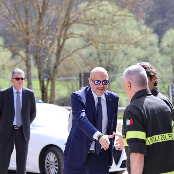 Emanuele Prisco visita il Comando dei vigili del fuoco di Perugia: “Quasi 1300 capi squadra in più in arrivo”