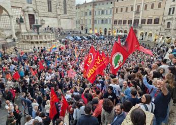 Vittoria Ferdinandi sindaca di Perugia: in migliaia a festeggiare in piazza IV novembre. I commenti di Bori (Pd) e De Luca (M5S)