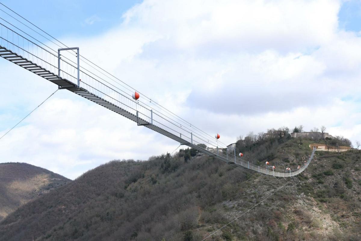 Sellano, l’inaugurazione del ponte più alto d’Europa è un successone: oltre 5 mila presenze nel primo weekend