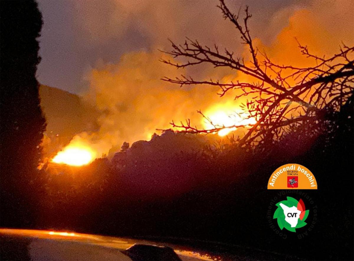 Paura ad Attigliano, un incendio brucia 50 ettari di terreno