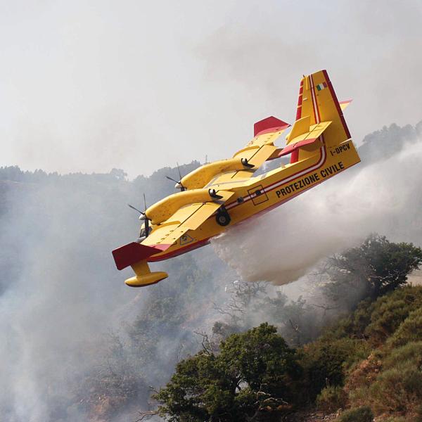 Con caldo torrido aumenta il rischio incendi in Umbria: i casi di Magione e Spoleto