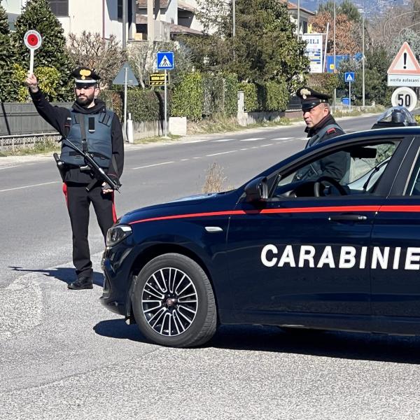 Scatena il panico nella stazione dei Carabinieri di Terni, 19enne arrestato