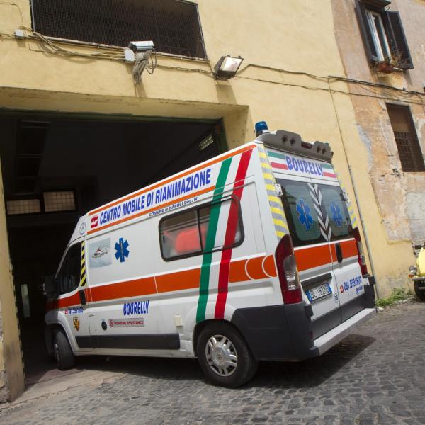 Tragedia a Passignano, muore ciclista dopo essersi schiantato contro un’auto