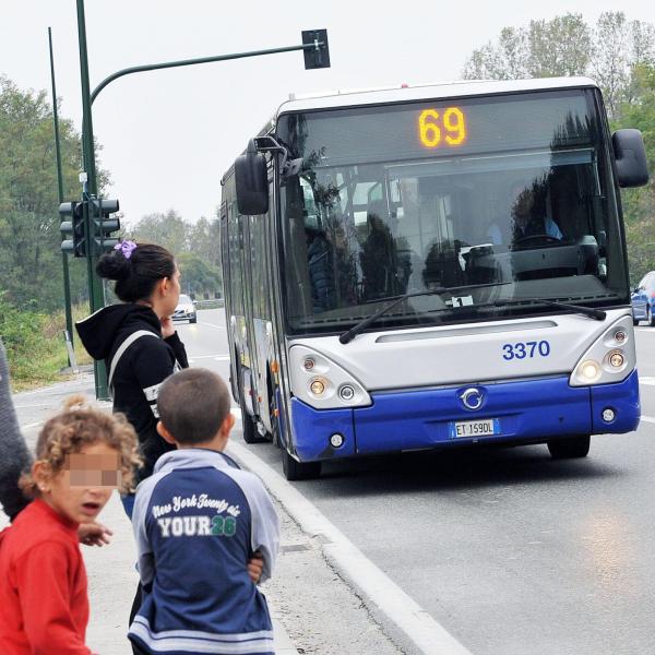 Autista di bus rifiuta di eseguire manovra violando codice della strada. Il giudice gli dà ragione