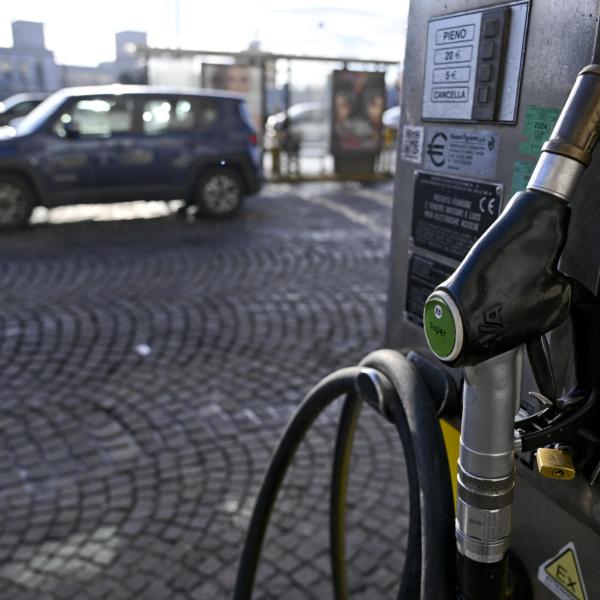 Preso il ladro della Notte Rosa di Riccione, è un 21enne di Terni: incastrato da un pieno benzina