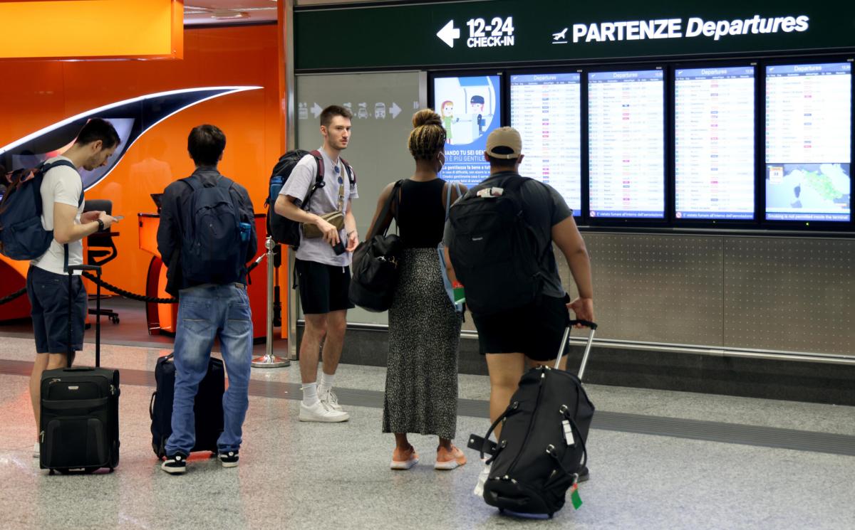 Perugia, inaugurato Umbriamo: nuovo centro commerciale dentro l’aeroporto